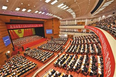 1月12日，北京市第十五届人民代表大会第三次会议在北京会议中心开幕，北京市市长陈吉宁作政府工作报告。新京报记者吴江摄