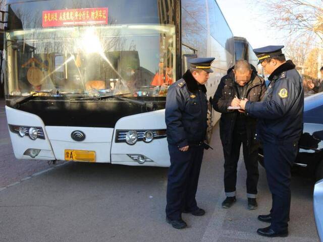 北京市交通执法总队在21个重点区域严查“黑长途”