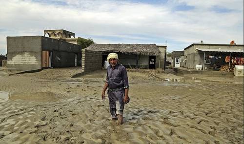 伊朗东南部省份遭特大洪水侵袭 外长：与灾民同在