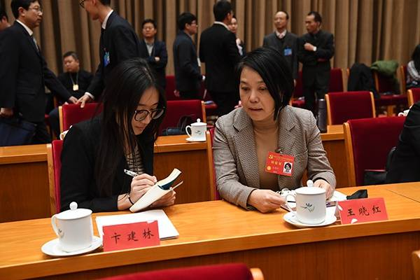 全会现场  特约监察员列席全会