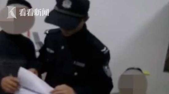 作业做错被父亲责骂 萝莉报警哭诉:他自己也不会