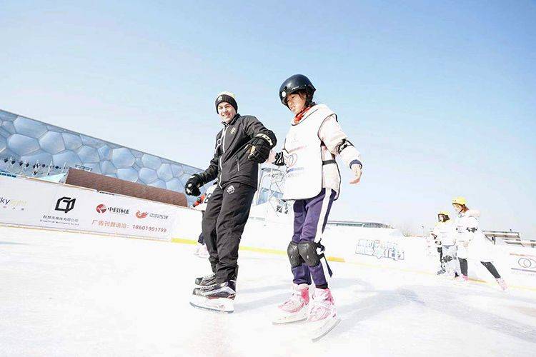 冰雪文化节邀请北京偏远地区青少年“圆梦冰雪” 组图