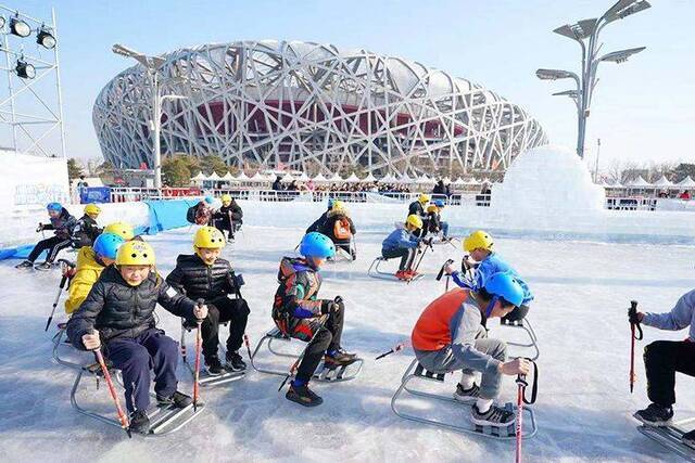 冰雪文化节邀请北京偏远地区青少年“圆梦冰雪” 组图