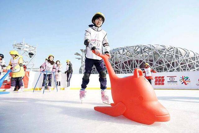 冰雪文化节邀请北京偏远地区青少年“圆梦冰雪” 组图