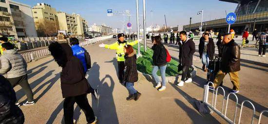清河火车站周边道路多未开通 警方发出行提示