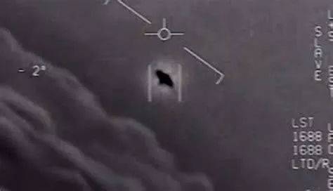 ▲资料图：美军战机遭遇UFO的平视显示器（HUD）视频截图。