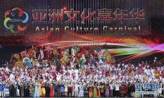 这是2019年5月15日，亚洲文化嘉年华在北京“鸟巢”举行。2019年5月15日至22日，亚洲文明对话大会在北京举行，大会举办了规模盛大的亚洲文化嘉年华和丰富多彩的亚洲文明周活动。新华社记者陈建力摄