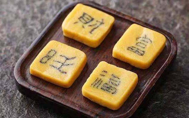 汉字吃进嘴里是啥味？徽州“字豆糖”节前每天赶制六百斤