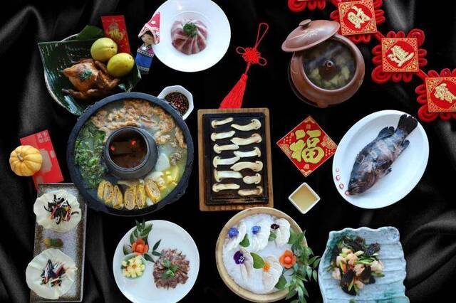 盆菜、烤乳猪、烤鸭，北京年夜饭“戏”真多