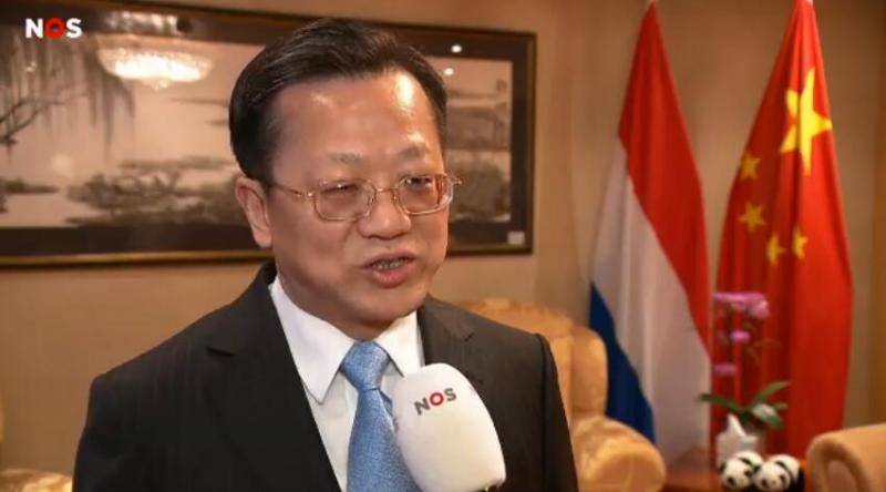 徐宏大使接受荷兰国家电视台采访视频截图