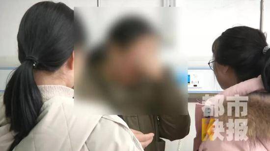 男子商场厕所狂砍陌生女子 行凶前喝掉大量白酒