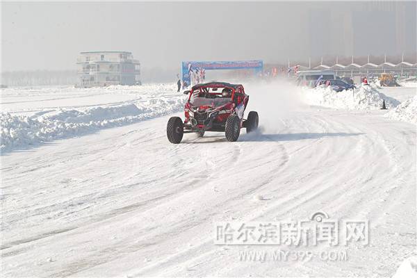 第三届哈尔滨国际友好城市冰雪汽车挑战赛举行