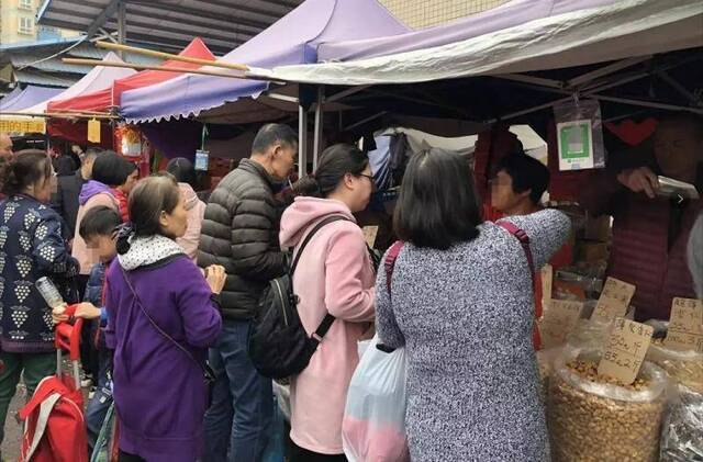 超震撼！细村市场都是人人人人人人！