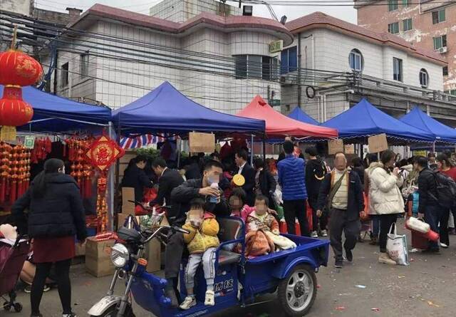 超震撼！细村市场都是人人人人人人！