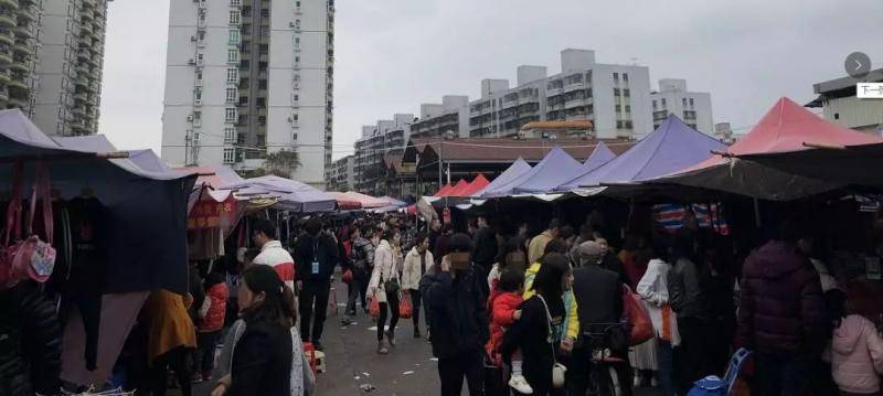 超震撼！细村市场都是人人人人人人！