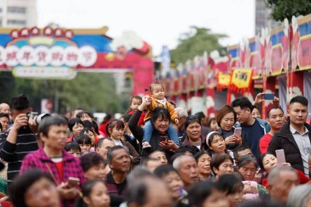 超震撼！细村市场都是人人人人人人！