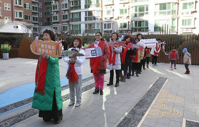 绘楼门 护鲜花 修步道 旧小区变身全要素全景楼院