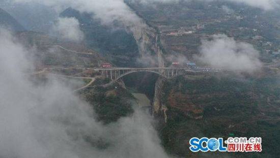 新春走基层：通车啦 刚刚鸡鸣三省大桥正式通车