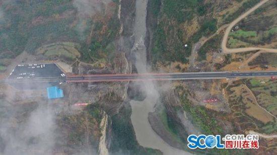 新春走基层：通车啦 刚刚鸡鸣三省大桥正式通车