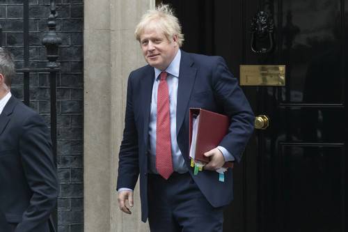 1月22日，在英国伦敦，英国首相鲍里斯·约翰逊离开首相府前往议会。新华社发