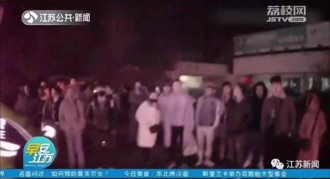 两百公里被黑车倒卖3次 返乡乘客:还有两千公里