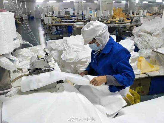 武汉一停工企业无限期生产防护品