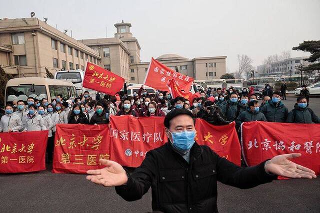 北京121人超强阵容医疗队3点起飞！驰援武汉！