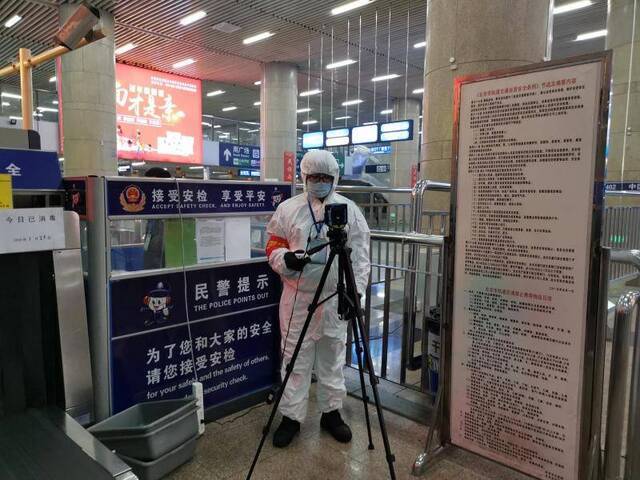 北京地铁启用热成像体温测试仪