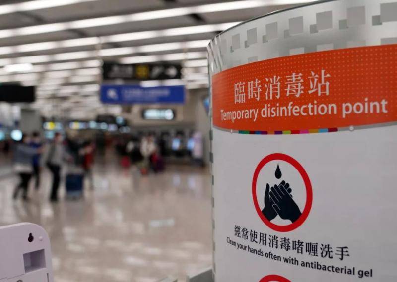 1月24日，在香港西九龙站拍摄的临时消毒站。新华社记者李钢摄