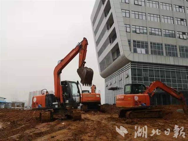 黄冈“小汤山”医院改建现场图自湖北日报