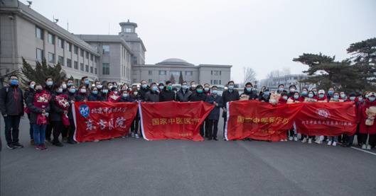 东方医院首批医疗队赶赴武汉 近半队员有抗击非典经历