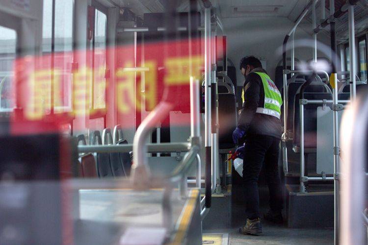北京地铁将全路网推行测温 公交车每天消毒至少两次