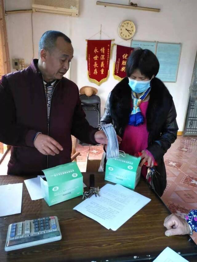 免费派发12000个口罩！桥头社区全力保障居民健康安全