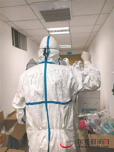 东莞医疗队进驻武汉病房首日 他们用“战地笔记”记录这一天