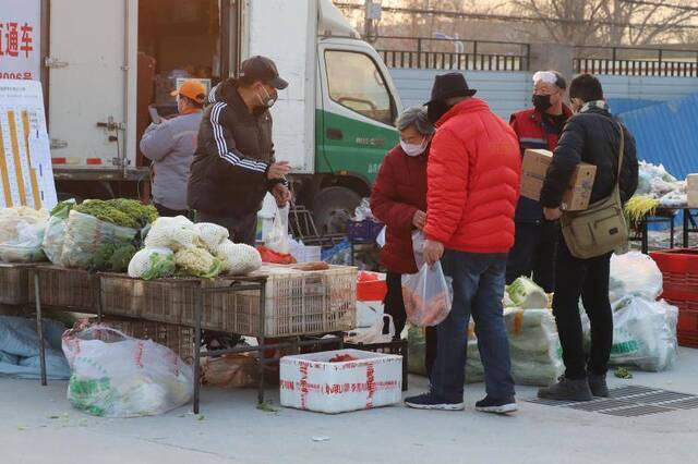 蔬菜直通车启动社区保供，新发地新增7个惠民服务社区