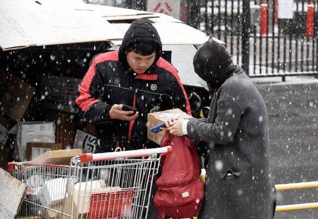 北京迎鼠年第一场雪  组图