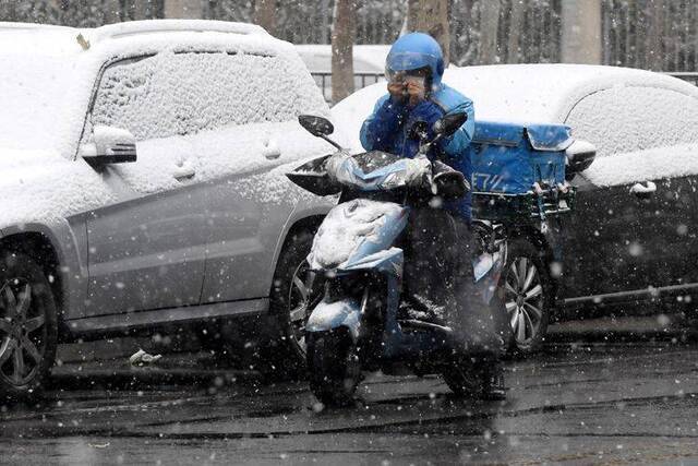 北京迎鼠年第一场雪  组图