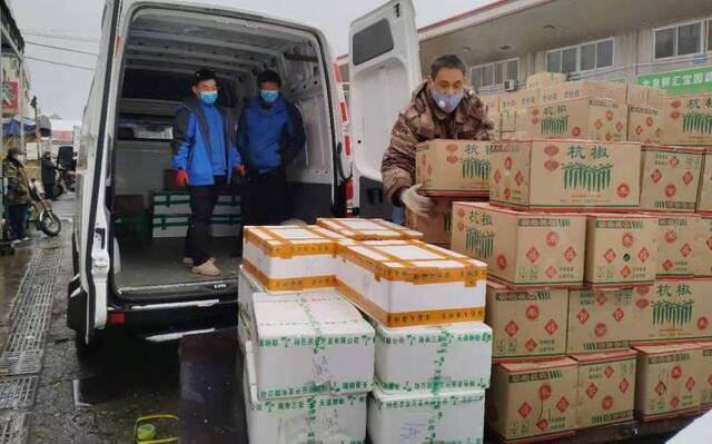 北京农产品中央批发市场：每日可供蔬菜菌类1100余吨