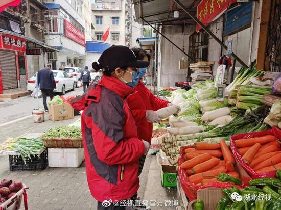 “我一边骑车一边哭”！看着空旷的武汉街头，90后外卖小哥流泪了