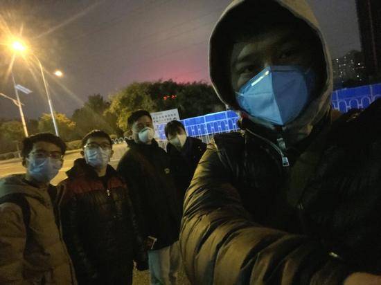 并肩战斗的上海媒体团队