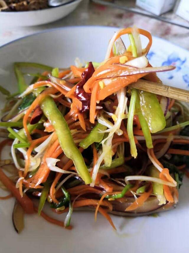 宅家做美食 开胃又下饭，5分钟搞定爽口凉拌虎皮菜