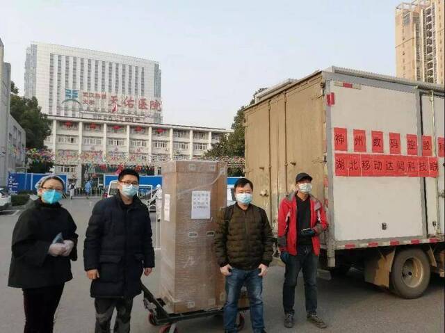正式上岗 中国移动5G智能医护机器人来到武汉抗疫前线