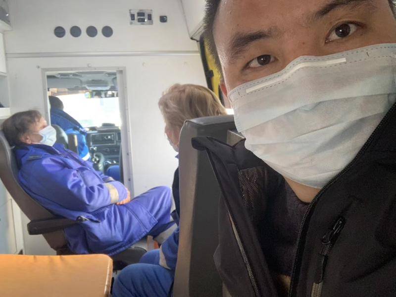万赟彬被救护车带去医院接受治疗。