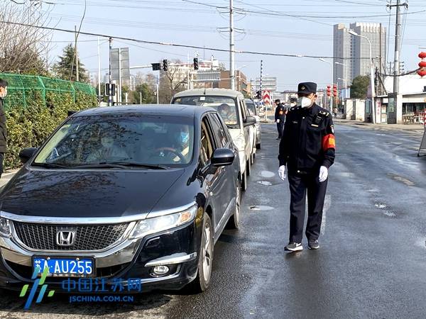 一天要测400人体温 南京这个地方的城管协管员真硬核