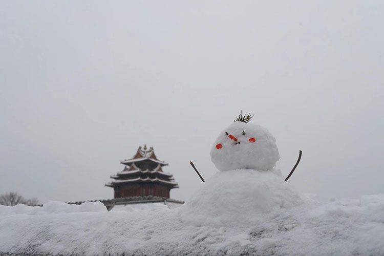 雪后天安门广场游客留言：“中国加油”“武汉加油”