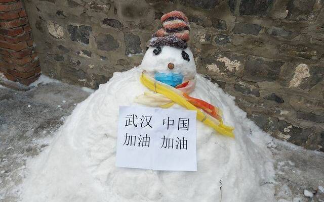 北京延庆四海镇60余名党员村民雪夜值守