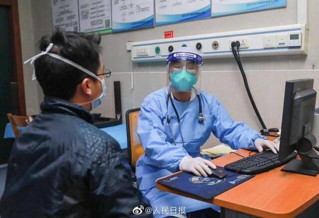 武汉4名医护人员病愈后返岗上班
