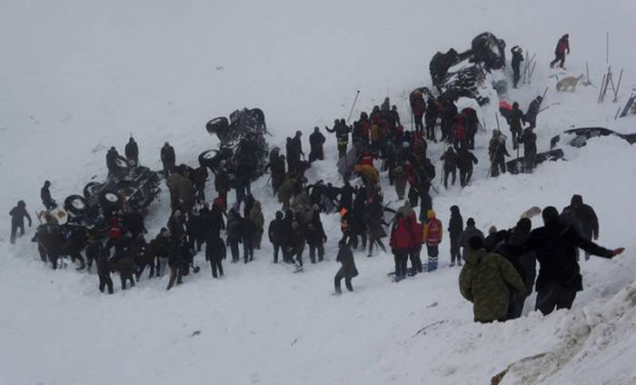 土耳其东部地区接连发生2次雪崩造成至少38人死亡