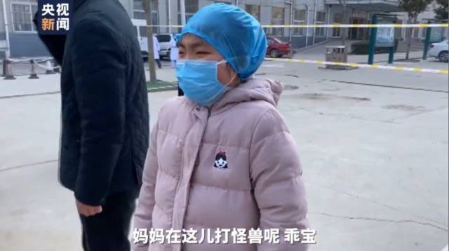 泪奔！河南一线护士与9岁女儿隔空拥抱