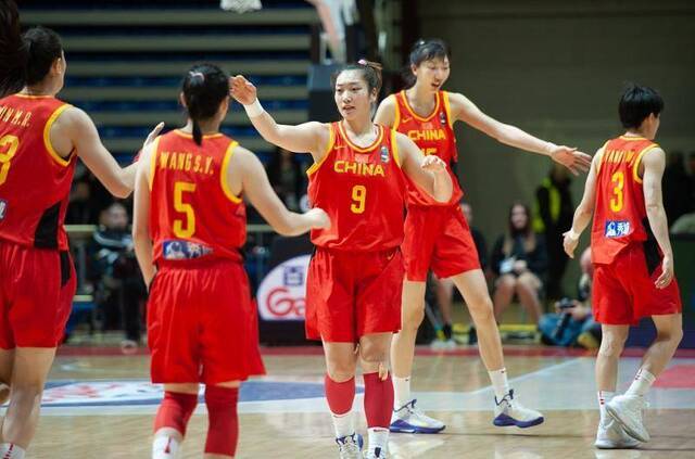 给力！中国女篮晋级东京奥运会，爆冷击败欧洲冠军西班牙